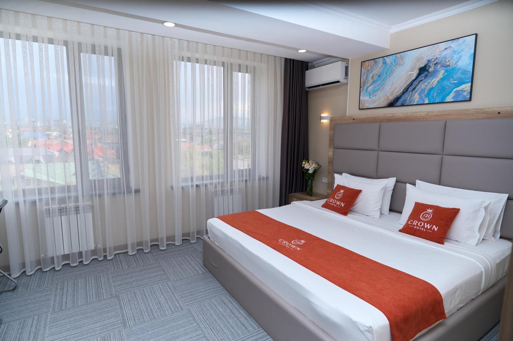 Crown Hotel Bishkek Exterior foto
