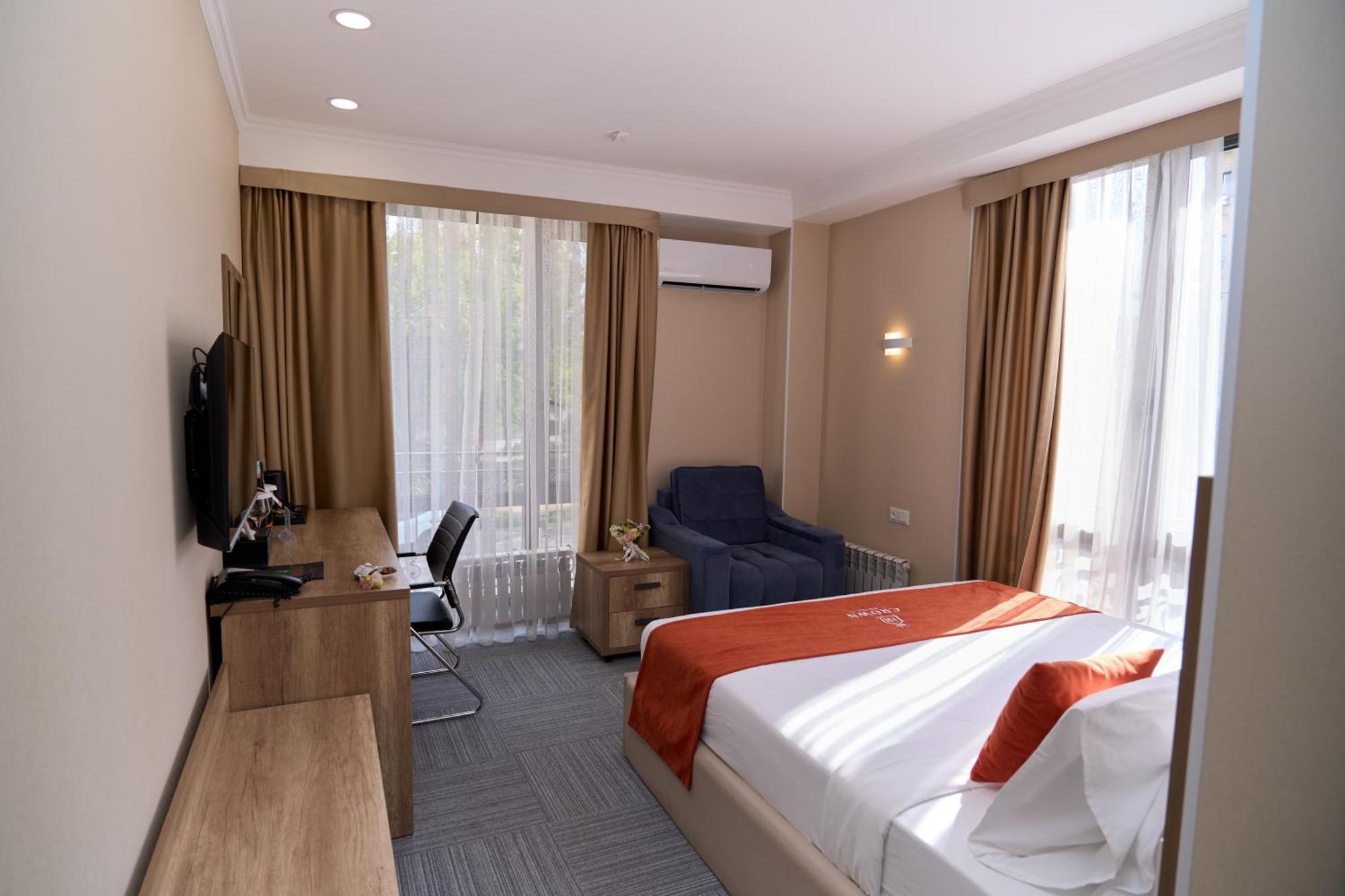 Crown Hotel Bishkek Exterior foto