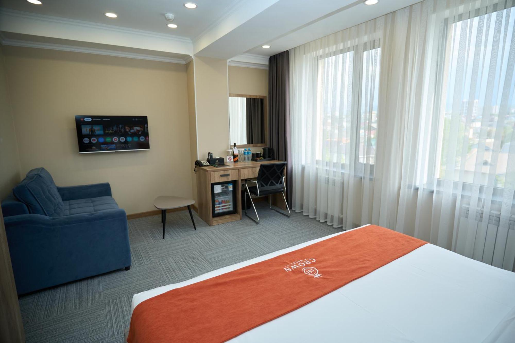 Crown Hotel Bishkek Exterior foto